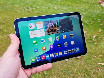 Apple iPad mini 7 à l'extérieur