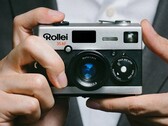 Le Rollei 35AF est un appareil photo compact 35 mm à objectif fixe. (Image : MiNT)