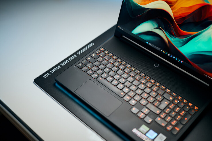 Le Lenovo Legion 9 déplace le clavier vers le bas pour faire de la place à un meilleur refroidissement, et il ne reste plus beaucoup d'espace pour un grand trackpad.