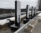 Tesla installera ou remplacera les Superchargers plus rapidement grâce à la nouvelle fondation de la stalle (Image source : Ondrej Bacina/X)