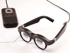 Les lunettes Dynabook dynaEdge XR1 permettent aux entreprises de fusionner la réalité et l&#039;information. (Source de l&#039;image : Dynabook)