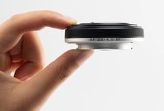 Viltrox propose désormais un minuscule objectif 28 mm f/4,5 pour les appareils photo Fujifilm X (Image source : Viltrox)