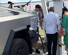 Le test de vitesse de charge du Cybertruck a atteint un taux de pointe de 405 kW (Source d'image : Huntinspeed/X)