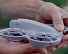 DJI a introduit une mise à jour substantielle de son premier drone de 135 g. (Source de l'image : DJI)