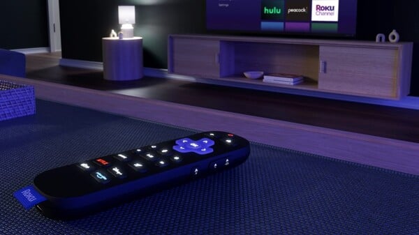 La télécommande vocale Roku Voice Remote Pro (2e édition) est dotée de touches rétroéclairées. (Source de l'image : Roku)