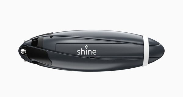 Le Shine 2.0 se plie proprement et peut se loger sur le côté d'un sac à dos. (Source de l'image : Aurea Technologies)