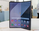 Selon les rumeurs, le Galaxy Z Fold7 serait doté d'un écran AMOLED pliable de 2 600 nits, tout comme le Galaxy Z Fold6 illustré. (Source de l'image : Notebookcheck)