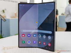 Selon les rumeurs, le Galaxy Z Fold7 serait doté d&#039;un écran AMOLED pliable de 2 600 nits, tout comme le Galaxy Z Fold6 illustré. (Source de l&#039;image : Notebookcheck)