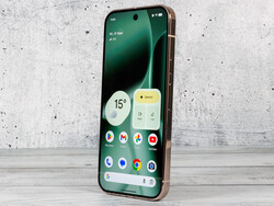 Le Pixel 10 Pro est l'un des meilleurs smartphones actuellement disponibles (Image source : Daniel Schmidt / Notebookcheck)