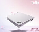 Ces rafraîchissements en blanc clair de lune arrivent six mois après que Lenovo a lancé le ThinkPad X9 Aura Edition en 14 et 15 pouces. (Source de l'image : Lenovo)