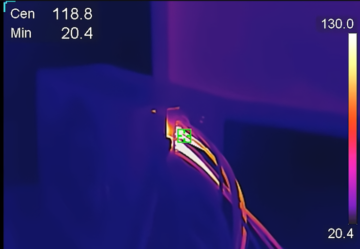 Image de la caméra thermique RTX 5090 du côté de l'alimentation (source d'image : Der8auer)