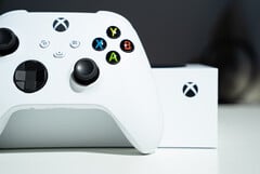 Même l&#039;humble manette de la Xbox doit être rafraîchie à la mi-génération. (Source de l&#039;image : Mika Baumeister)