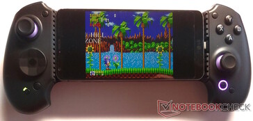 Jouer à Sonic the Hedgehog s'est immédiatement senti à l'aise avec la manette Abxylute S9. (Source de l'image : Notebookcheck)