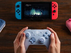 Le 8BitDo Ultimate 2C Bluetooth mesure 147 x 103 x 61 mm et pèse 225 g. (Source : 8BitDo)