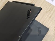 Lenovo ThinkPad T14s 2-en-1 Gen 1 (source de l'image : Benjamin Herzig/Notebookcheck.com)