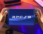 RPCS3 peut faire tourner plus de jeux PS3 que jamais. Illustration : Legion Go 2 avec le logo RPCS3 sur le dessus.