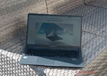 Asus ExpertBook B1 à l'extérieur