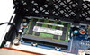 deux emplacements pour RAM SO-DIMM