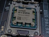 AMD devrait dévoiler deux nouveaux processeurs X3D au CES 2025 (source d'image : Notebookcheck)