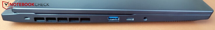 À gauche : Kensington, USB-A (5 Gb/s), USB-C (5 Gb/s sans fonctions supplémentaires), prise casque 3,5 mm