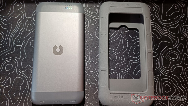 UnifyDrive UT2 et son boîtier de protection (Image source : Notebookcheck)