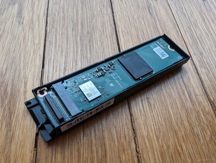 Le SSD M.2 2280 peut être facilement remplacé à l'aide d'un simple tournevis
