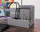 Le dock eGPU pour mini PC de Beelink est désormais en open-source. (Source de l'image : Notebookcheck / Allen Ngo)