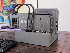 Le dock eGPU pour mini PC de Beelink est désormais en open-source. (Source de l&#039;image : Notebookcheck / Allen Ngo)