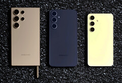 Selon les rumeurs, Samsung aurait déjà arrêté le design de ses modèles phares Galaxy S, dont les modèles actuels sont illustrés. (Source de l&#039;image : Samsung)