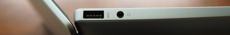 côté gauche : USB-A 3.0, prise jack 3,5 mm (entrée/sortie de ligne)