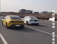 La Xiaomi SU7 Ultra bat la Tesla Model S Plaid dans une course de vitesse (Source de l&#039;image : capture d&#039;écran de Tesla Geek sur YouTube)