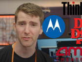 Linus Tech Tips qualifie les téléphones Motorola et les ordinateurs portables ThinkPad de "marques zombies" (Source : Linus Tech Tips / Youtube)