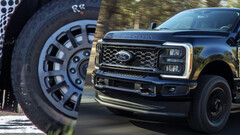 Une nouvelle série de fuites laisse entrevoir l&#039;arrivée d&#039;un pick-up Ford Super Duty électrique équipé de moteurs dans les moyeux. (Source de l&#039;image : Ford / Autoblog - édité)