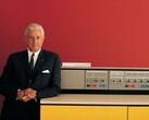 Thomas Watson Jr., alors patron d'IBM, présente l'ordinateur System/360 en 1964. (Image : IBM)