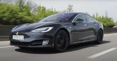 La Tesla Model S P90D avec plus de 430k miles sur sa batterie d&#039;origine fonctionne encore parfaitement, à l&#039;exception d&#039;une certaine usure de l&#039;intérieur. (Source : AutoTrader via YouTube)