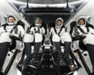 De droite à gauche, les astronautes de la NASA Jeanette Epps, spécialiste de mission, Matthew Dominick, commandant, Michael Barratt, pilote, et le cosmonaute de Roscosmos Alexander Grebenkin, spécialiste de mission. (Source de l'image : SpaceX)