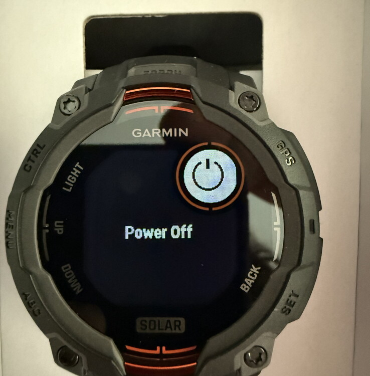 Le petit écran du Garmin Instinct 3 n'est pas centré correctement (Source de l'image : eastexo, Reddit)