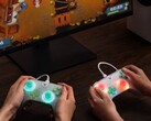 Le 8bitdo Ultimate Mini Wired Controller est adapté aux petites mains. (Source de l'image : 8bitdo)