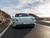 La Porsche Taycan 2025 est proposée à partir de 99 400 dollars. (Source de l'image : Porsche)