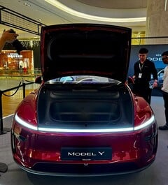 La nouvelle Tesla Model Y en couleur Ultra Red (Image source : DaltyBrewer/X)