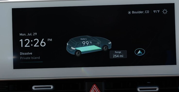 La Ioniq 5 a indiqué une autonomie de 254 miles avec sa batterie chargée à 99%. (Source de l'image : TFLEV via YouTube)