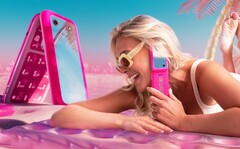 Un peu tardivement, HMD Global présente un téléphone à clapet pour le film Barbie. (Source de l&#039;image : HMD Global)