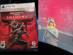 L&#039;image de la copie physique d&#039;Assassin&#039;s Creed Shadows téléchargée par l&#039;utilisateur (à gauche), et un extrait de la vidéo de gameplay téléchargée (à droite). (Source de l&#039;image : @DannyStevens__ sur X/Twitter) 