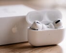 iOS 19 devrait apporter la prise en charge de la traduction en direct aux AirPods Pro. (Source de l'image : David Levêque - Unsplash)