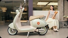 Le scooter Q50, doté d&#039;une batterie sodium-ion, peut se recharger à 80 % en 15 minutes (Source : Yadea)