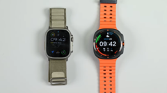 La Apple Watch Ultra (à gauche) et la Galaxy Watch Ultra. (Source : iFixit)