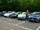 Aucune des six voitures électriques représentées sur cette image n'a pu atteindre l'autonomie estimée lors d'un test sur autoroute. (Source de l'image : Carwow sur YouTube)