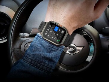 La smartwatch peut être utilisée comme oreillette Bluetooth.