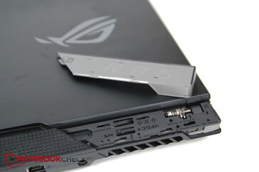 Asus a inclus deux plaques de remplacement