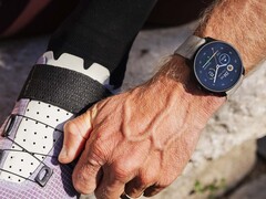 Une nouvelle version en titane de la Suunto Race S originale (ci-dessus) sera bientôt lancée. (Source de l&#039;image : Suunto)